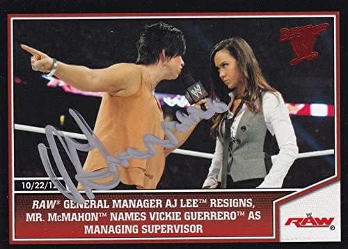 Vickie Guerrero Aláírt 2013 Topps Legjobb WWE Kártya 54 w/Raw GM AJ Lee AEW WOW - Dedikált Birkózás Kártyák